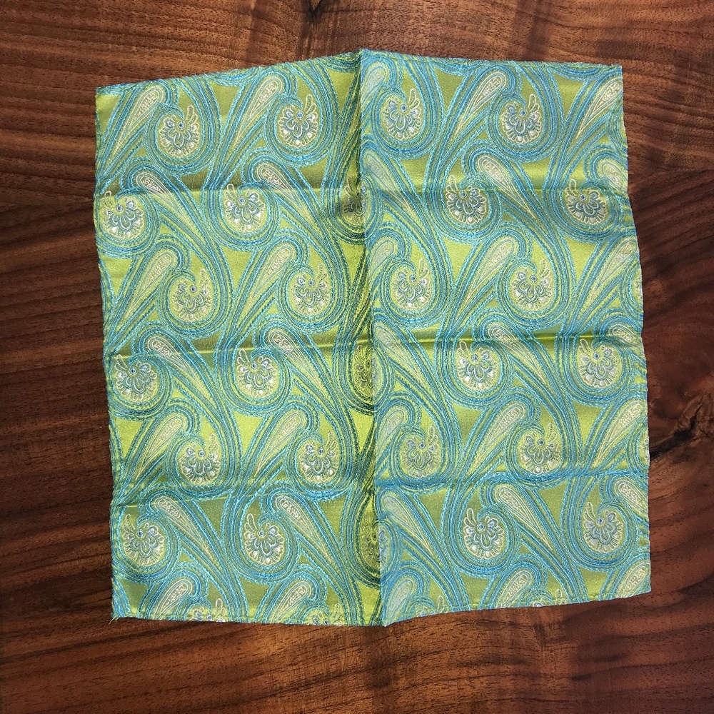 LIKE NEW Green Tie, Pocket Square & Cufflink Set - Picture 3 of 6